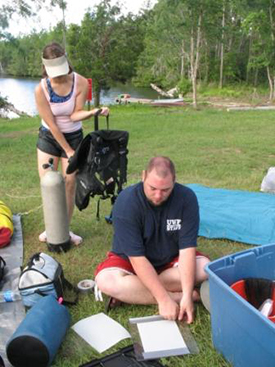Jake and Amanda preparing for their dive at Seminole.