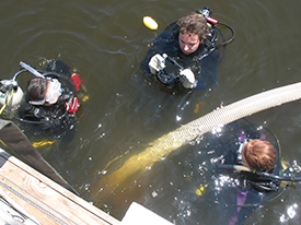 Students setting up the dredge on EPII.